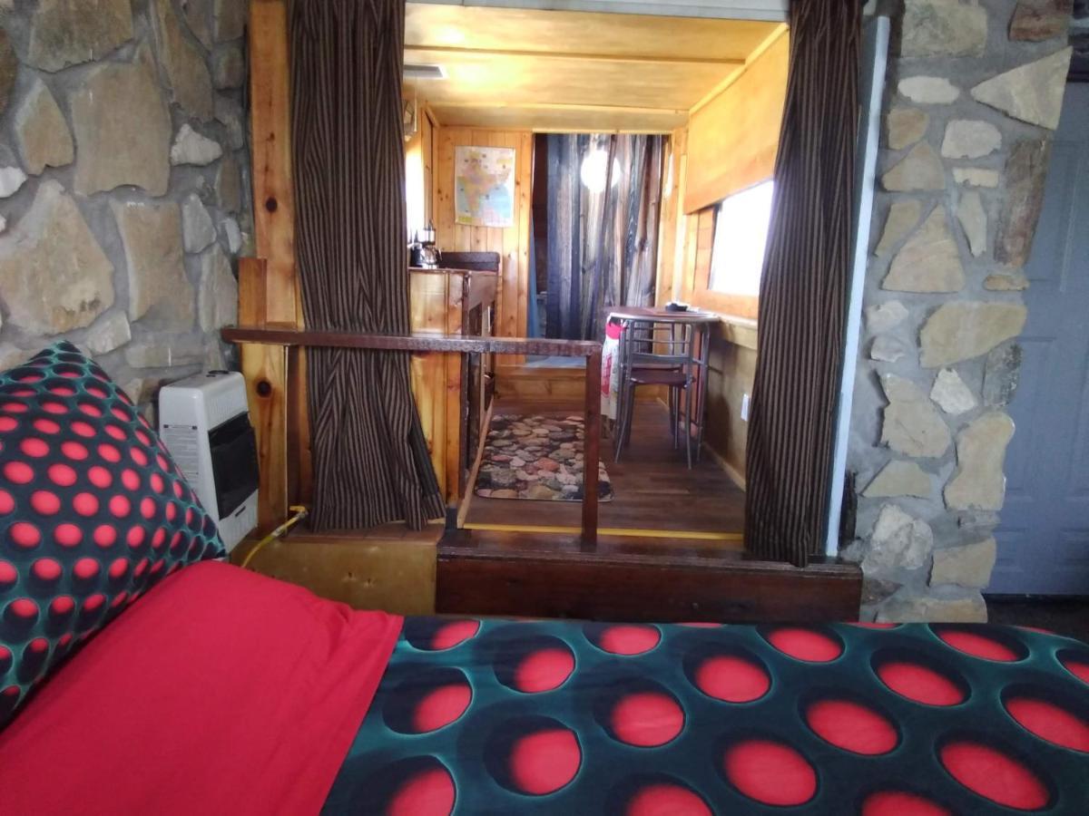 La Loma Del Chivo Llc Stone Cottage Alternative Building Marathon Exterior foto