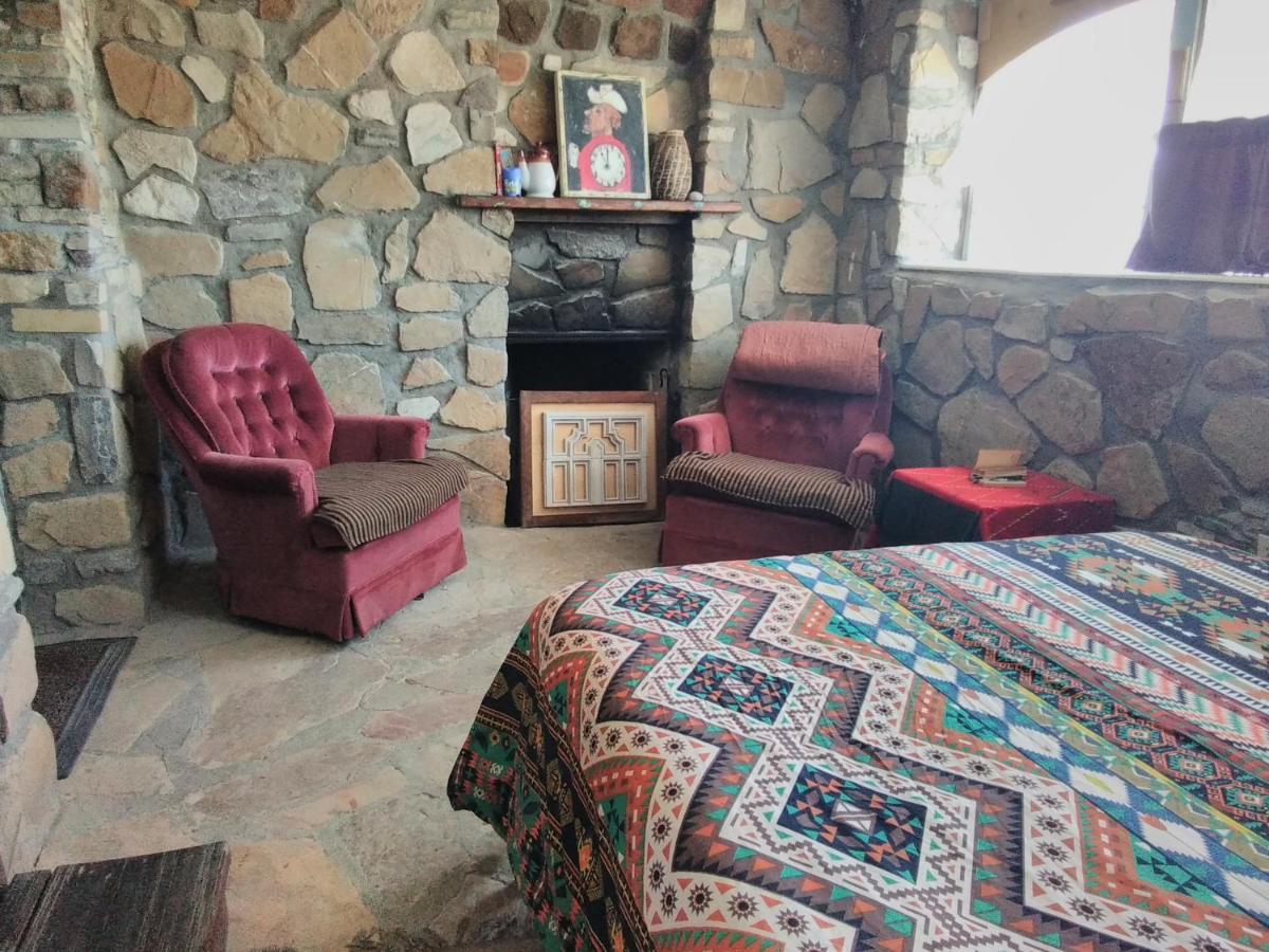 La Loma Del Chivo Llc Stone Cottage Alternative Building Marathon Exterior foto