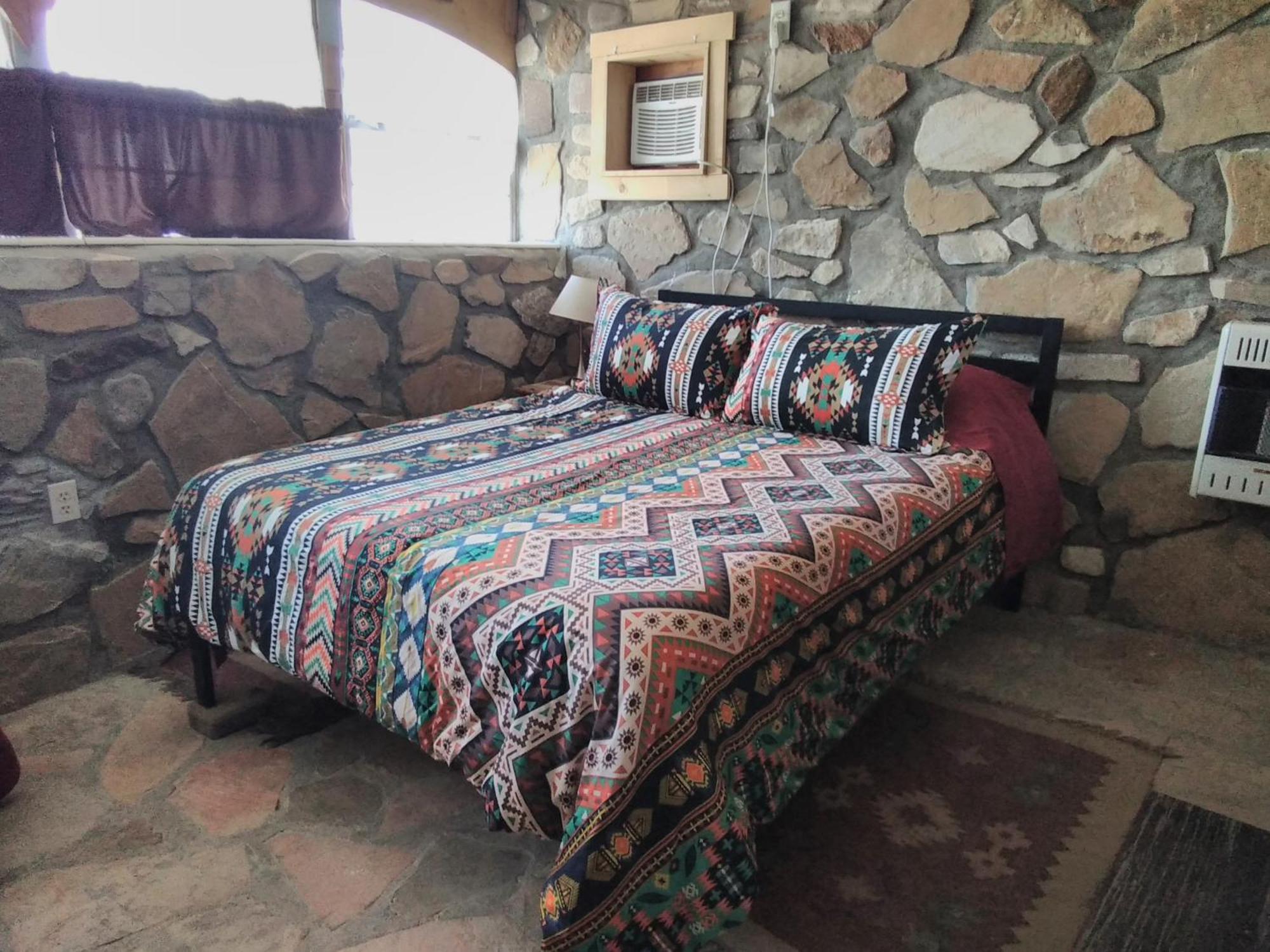 La Loma Del Chivo Llc Stone Cottage Alternative Building Marathon Zimmer foto